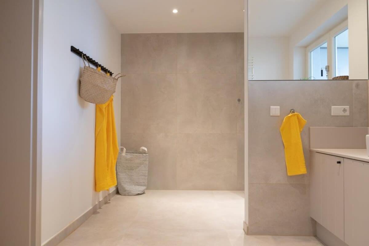 Spacious 3-Bedroom Apartment Near Eilbekpark Amburgo Esterno foto