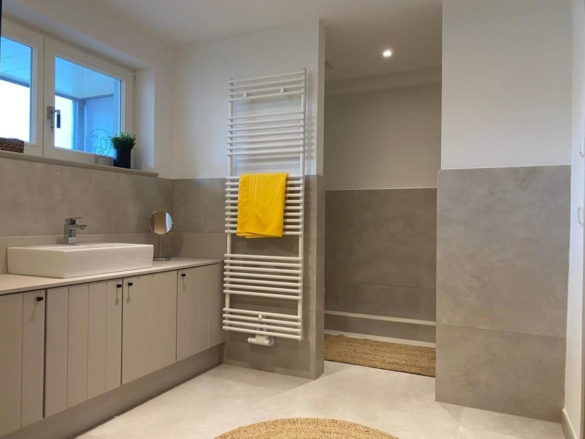 Spacious 3-Bedroom Apartment Near Eilbekpark Amburgo Esterno foto